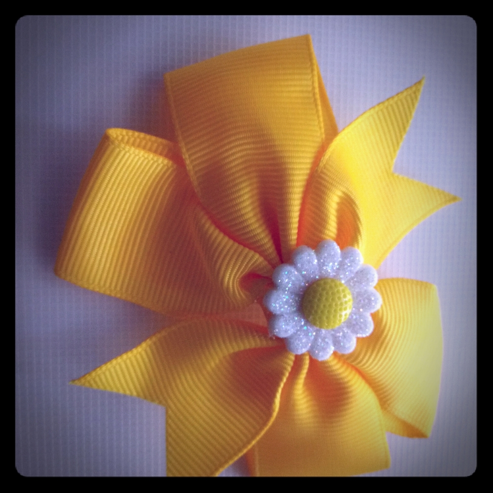 daisy hair bow